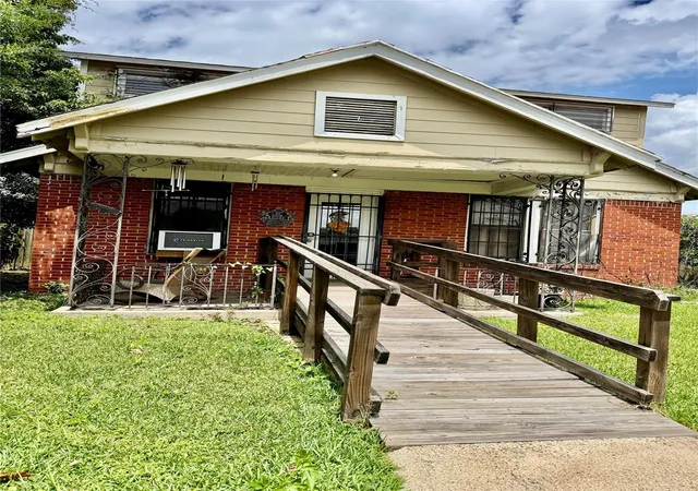 1st image of 105 Dresden St, Houston, TX 77012 | MLS# 12012834