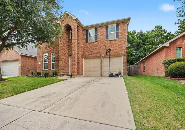 Photo 2 of Sale Pending at 11419 Lovington Dr, Houston, TX 77088 | MLS# 19070442 | Listing updated on 2026-09-08