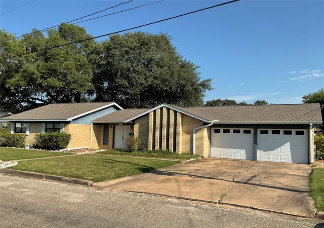2nd image of 104 Hessler Dr, Hallettsville, TX 77964 | MLS# 64344761