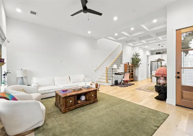 Photo 3 of Single family home for sale at 5828 Kiam St, Houston, TX 77007 | MLS# 58614946 | Listing updated on 2026-09-17