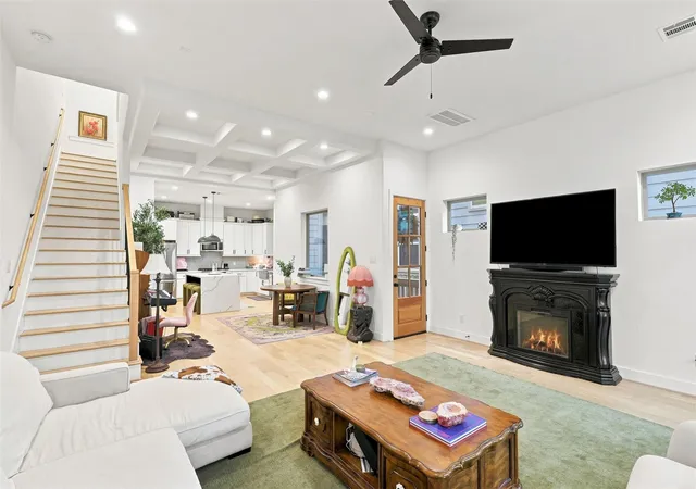 Photo 4 of Single family home for sale at 5828 Kiam St, Houston, TX 77007 | MLS# 58614946 | Listing updated on 2026-09-17