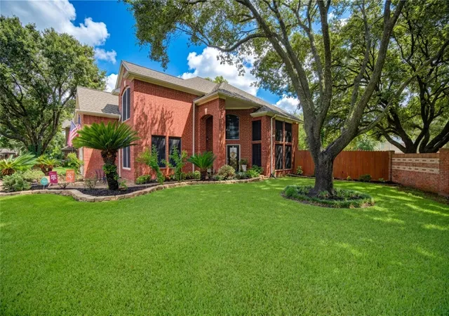 Photo 3 of Single family home for sale at 10030 Briarpark Trl Ln, Houston, TX 77064 | MLS# 98432122 | Listing updated on 2026-09-10