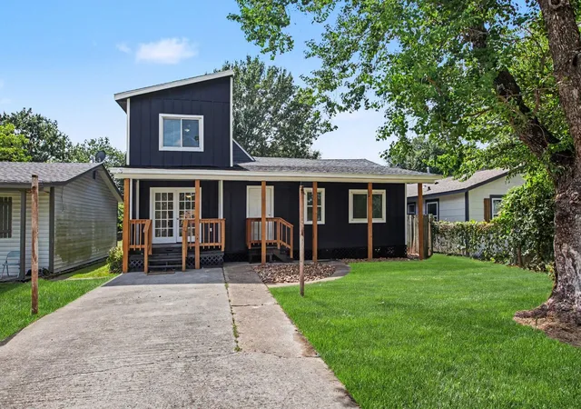 1st image of 302 Lawrence St, Tomball, TX 77375 | MLS# 72221995