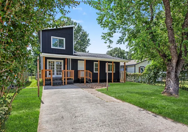 3rd image of 302 Lawrence St, Tomball, TX 77375 | MLS# 72221995