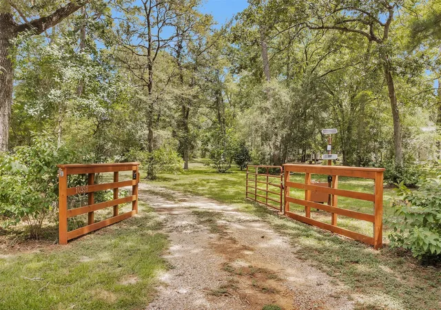 Photo 2 of Single family home for sale at 10331 Iron Ore Rd, Conroe, TX 77303 | MLS# 18183640 | Listing updated on 2026-08-28
