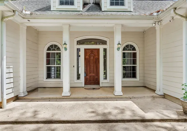 Photo 3 of Single family home for sale at 10331 Iron Ore Rd, Conroe, TX 77303 | MLS# 18183640 | Listing updated on 2026-08-28