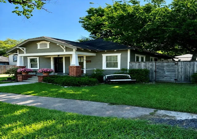 Photo 1 of Multi family home for sale at 1321 Beverly St, Houston, TX 77008 | MLS# 41322560 | Listing updated on 2026-08-18