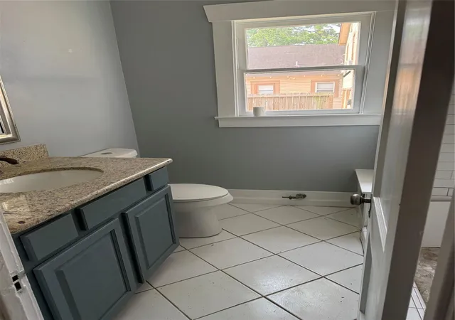 Listing Photo 5 - Condo for sale in building located at 1321 Beverly St, Houston, TX 77008