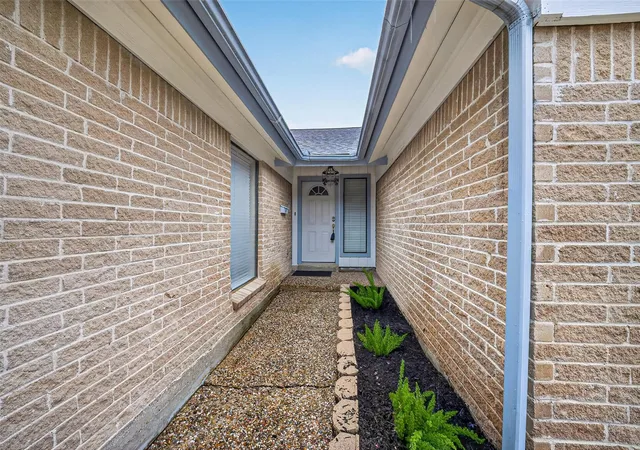 Photo 2 of Single family home for sale at 6122 Sanford Rd, Houston, TX 77096 | MLS# 96285739 | Listing updated on 2026-09-09