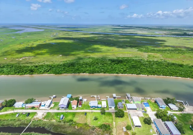 Photo 3 of Single family home for sale at 291 Private Rd 670, Matagorda, TX 77457 | MLS# 95780769 | Listing updated on 2026-07-23