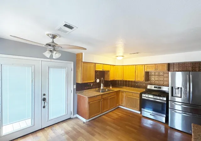 Photo 2 of Single family home for sale at 1218 Jayway St, Orange, TX 77630 | MLS# 42263070 | Listing updated on 2026-09-17
