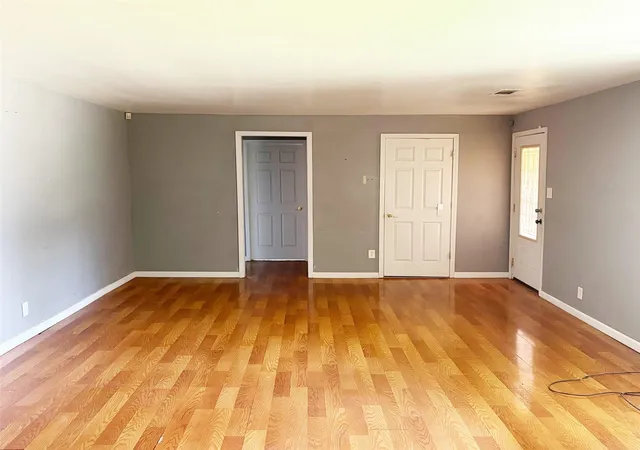 Photo 3 of Single family home for sale at 1218 Jayway St, Orange, TX 77630 | MLS# 42263070 | Listing updated on 2026-09-17