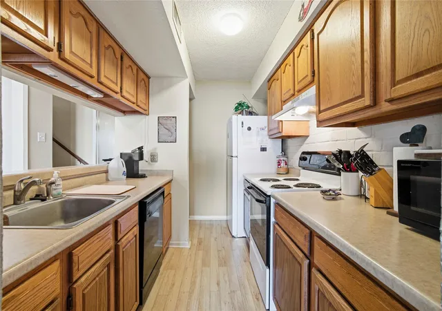 Photo 4 of Townhouse for sale at 325 Carolcrest Ln #15, Livingston, TX 77351 | MLS# 97367754 | Listing updated on 2026-09-12
