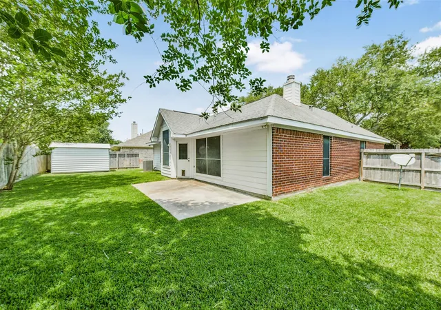 17th image of 2910 Queen Victoria St, Pearland, TX 77581 | MLS# 20378043