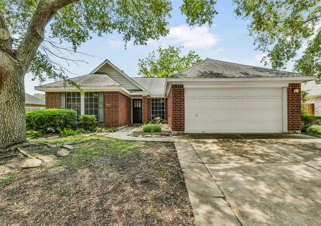 1st image of 2910 Queen Victoria St, Pearland, TX 77581 | MLS# 20378043