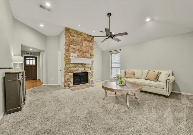 3rd image of 2910 Queen Victoria St, Pearland, TX 77581 | MLS# 20378043