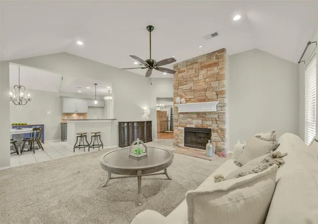 4th image of 2910 Queen Victoria St, Pearland, TX 77581 | MLS# 20378043