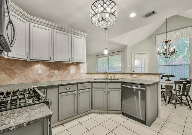 5th image of 2910 Queen Victoria St, Pearland, TX 77581 | MLS# 20378043