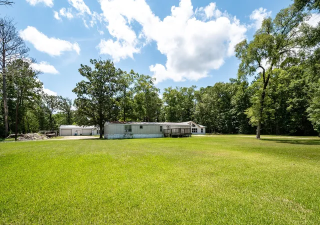 Photo 3 of Single family home for sale at 400 Coway Rd, Livingston, TX 77351 | MLS# 9408617 | Listing updated on 2026-08-23