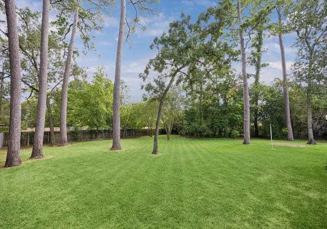 Photo 3 of Sale Pending at 711 Echo Ln, Houston, TX 77024 | MLS# 74842411 | Listing updated on 2026-09-08