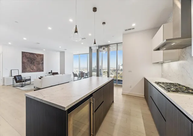 3rd image of 1711 Allen Pkwy #2605, Houston, TX 77019 | MLS# 40985047