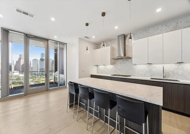 4th image of 1711 Allen Pkwy #2605, Houston, TX 77019 | MLS# 40985047