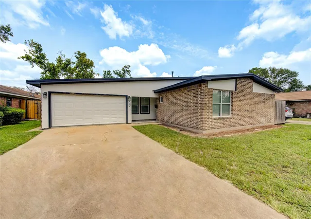 Photo 1 of Single family home for sale at 7602 Hammerly Blvd, Houston, TX 77055 | MLS# 36988361 | Listing updated on 2026-09-11