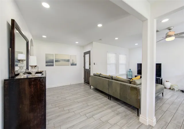 Photo 3 of Single family home for sale at 7602 Hammerly Blvd, Houston, TX 77055 | MLS# 36988361 | Listing updated on 2026-09-11