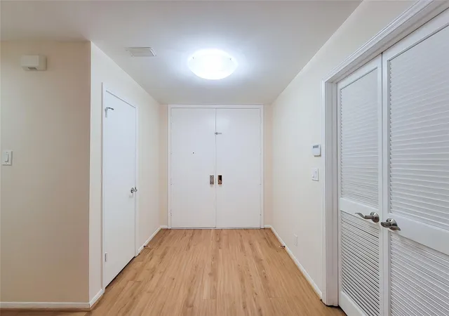 Listing Photo 4 - Condo for sale in building located at 9333 Memorial Dr, Houston, TX 77024 - Unit #414