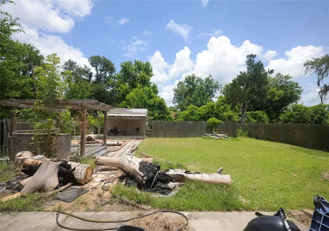 4th image of 409 Center Wy, Lake Jackson, TX 77566 | MLS# 34958755