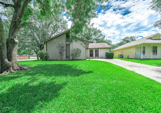 Homes for sale in Alvin, TX | 2702 Dove Tree Dr, Alvin, TX 77511 | MLS# 76083008