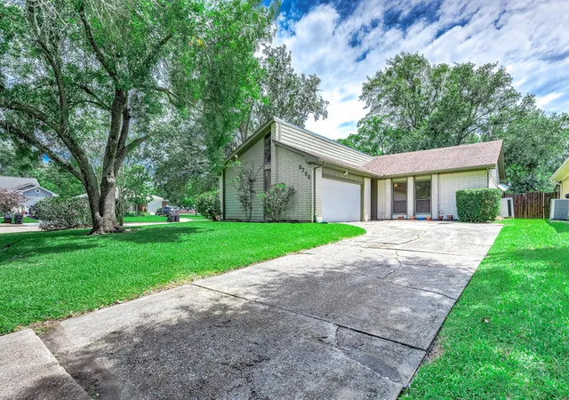 Homes for sale in Alvin, TX | 2702 Dove Tree Dr, Alvin, TX 77511 | MLS# 76083008