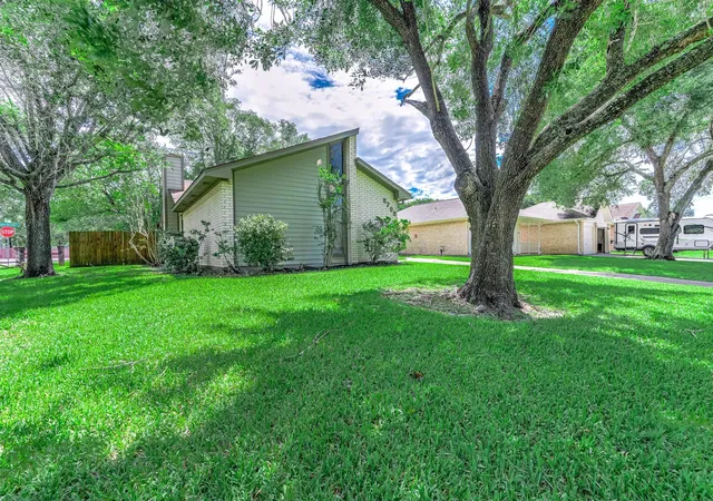 Homes for sale in Alvin, TX | 2702 Dove Tree Dr, Alvin, TX 77511 | MLS# 76083008