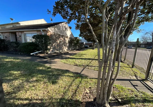 2nd image of 10803 Sandpiper Dr #171, Houston, TX 77096 | MLS# 12400458