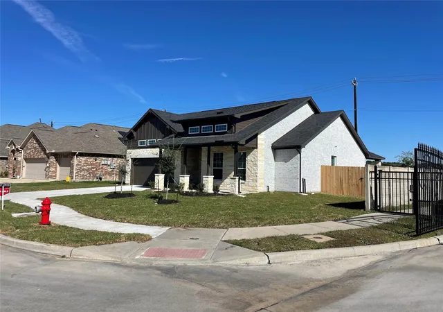 Photo 2 of Single family home for sale at 402 Merlot Dr, Alvin, TX 77511 | MLS# 39700453 | Listing updated on 2026-09-19