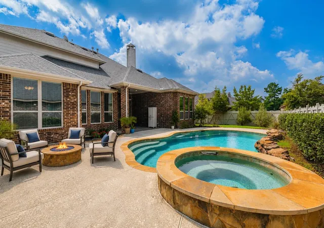 Photo 1 of Sale Pending at 17136 Knoll Dale Trl, Conroe, TX 77385 | MLS# 95802290 | Listing updated on 2026-09-10