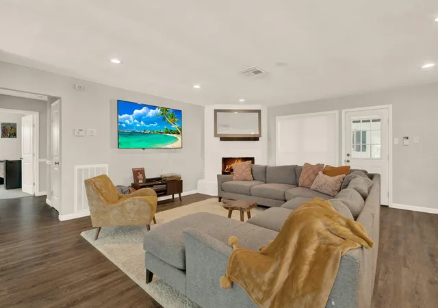 Photo 3 of Single family home for sale at 9710 Bob White Dr, Houston, TX 77096 | MLS# 55413864 | Listing updated on 2026-08-30
