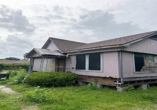 Photo 1 of Single family home for sale at 864 Granville Dr, Houston, TX 77091 | MLS# 22317640 | Listing updated on 2026-06-26