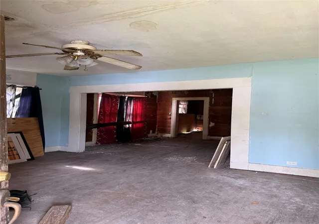 Photo 3 of Single family home for sale at 864 Granville Dr, Houston, TX 77091 | MLS# 22317640 | Listing updated on 2026-06-26