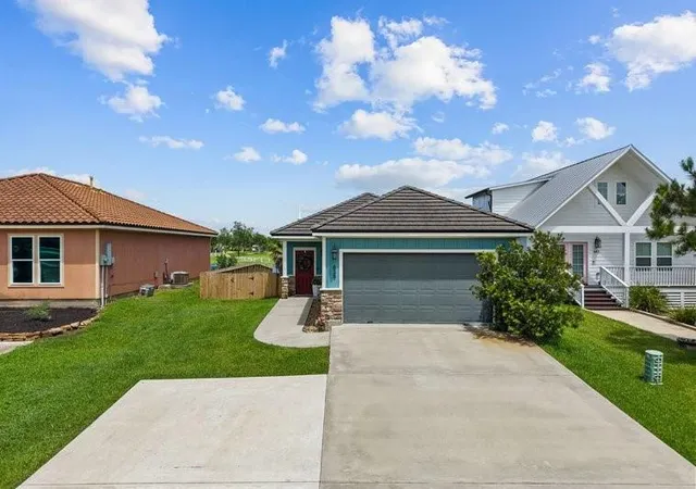 Photo 3 of Single family home for sale at 639 29th Street, Dickinson, TX 77539 | MLS# 41160462 | Listing updated on 2026-09-11