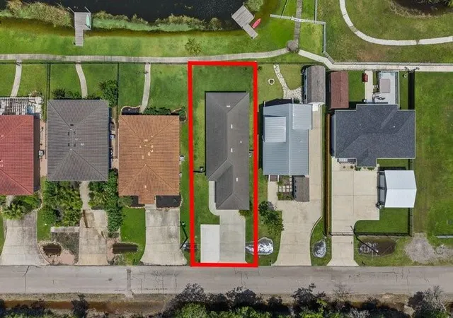Photo 3 of Single family home for sale at 639 29th Street, Dickinson, TX 77539 | MLS# 41160462 | Listing updated on 2026-09-11