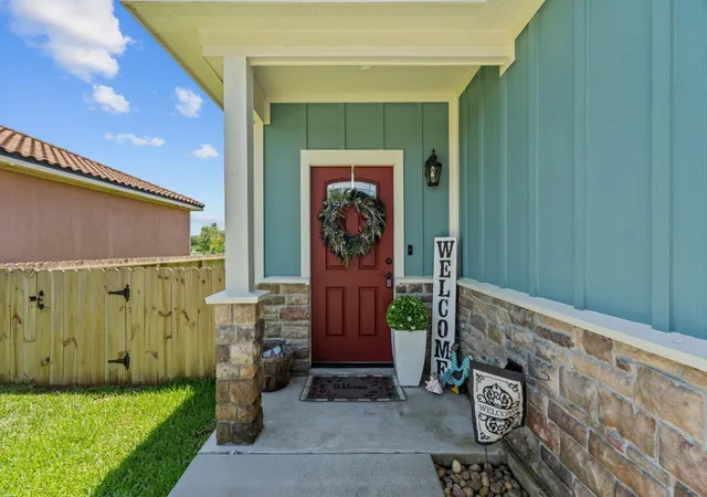 Photo 4 of Single family home for sale at 639 29th Street, Dickinson, TX 77539 | MLS# 41160462 | Listing updated on 2026-09-11