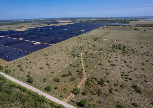 3rd image of 610 County Road 303, Port Lavaca, TX 77979 | MLS# 27560876