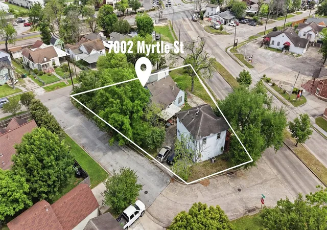 Photo 3 of Single family home for sale at 7002 Myrtle St, Houston, TX 77087 | MLS# 38115916 | Listing updated on 2026-04-15