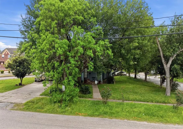 Photo 3 of Single family home for sale at 7002 Myrtle St, Houston, TX 77087 | MLS# 38115916 | Listing updated on 2026-04-15