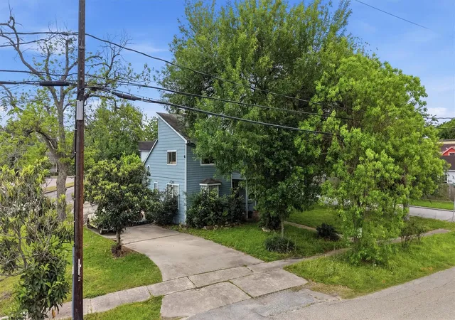 Photo 4 of Single family home for sale at 7002 Myrtle St, Houston, TX 77087 | MLS# 38115916 | Listing updated on 2026-04-15