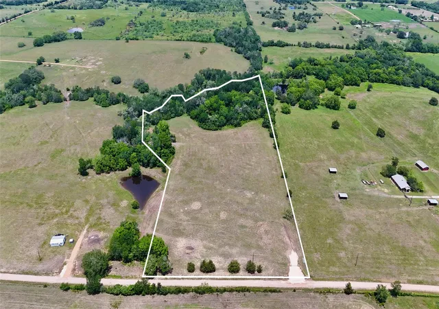 Homes for sale in Weimar, TX | 1048 Muehr Rd, Weimar, TX 78962 | MLS# 75017717