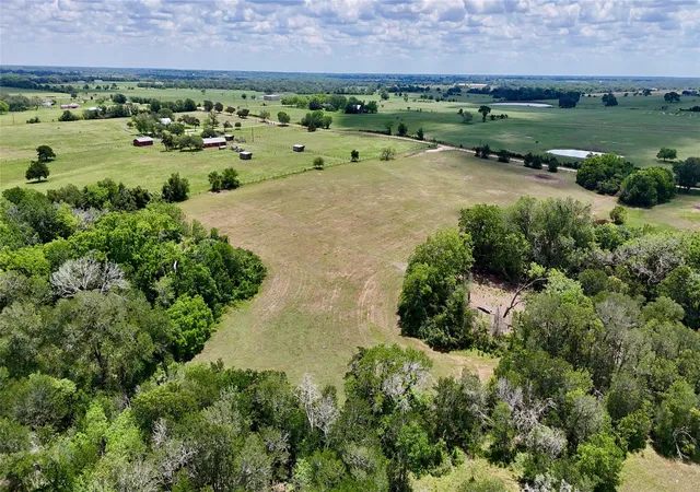 Homes for sale in Weimar, TX | 1048 Muehr Rd, Weimar, TX 78962 | MLS# 75017717