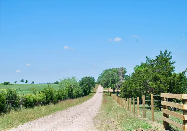 Homes for sale in Weimar, TX | 1048 Muehr Rd, Weimar, TX 78962 | MLS# 75017717
