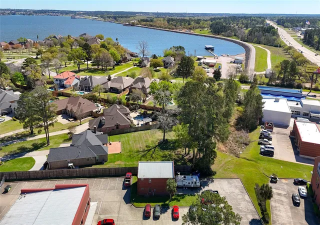 Single family home for sale at 90 Beach Walk Blvd, Conroe, TX 77304 | MLS# 31083380 | Listing updated on 2026-03-31
